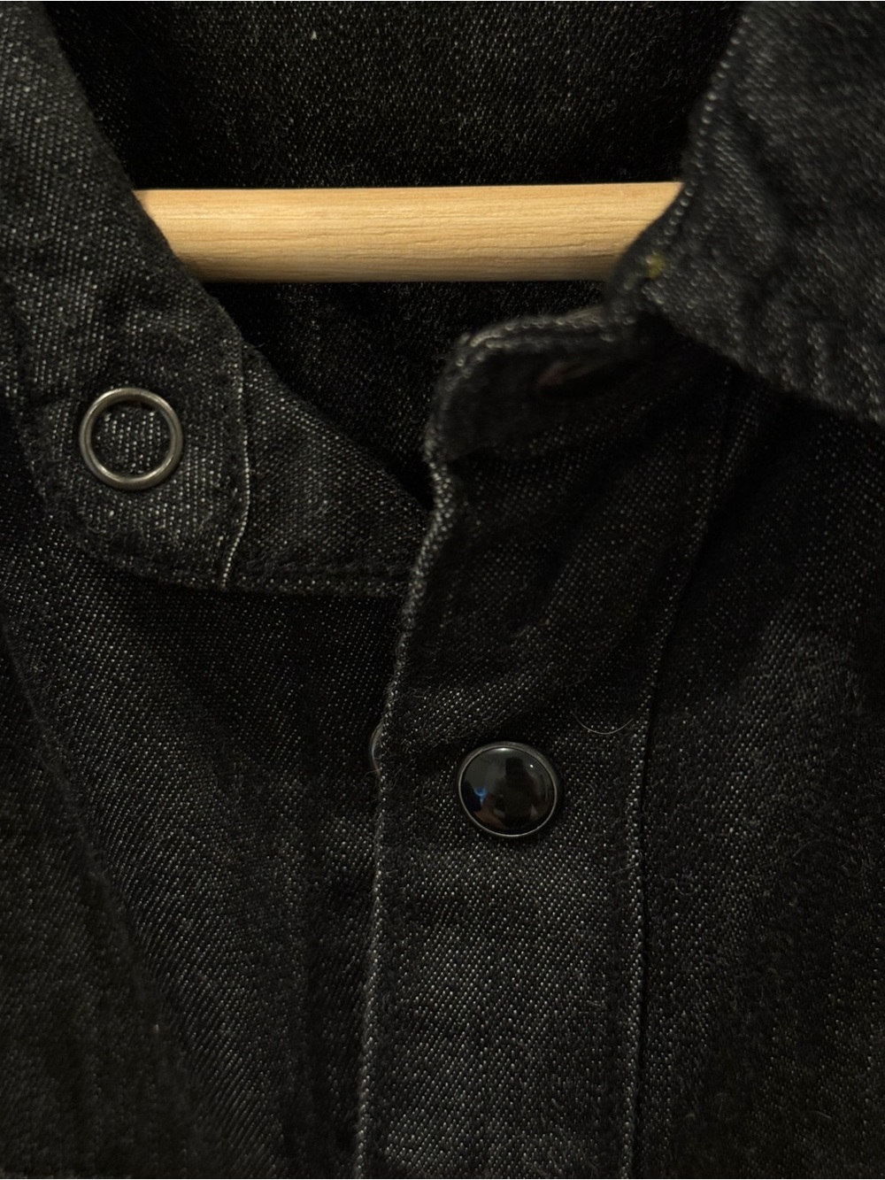 Allsaints Men's pearl button denim shirt in black - Picture 4 of 7